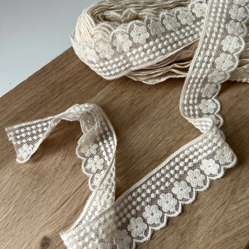 Galon tulle souple écru broderie coton brodé 33mm x 1m Batikou - 1