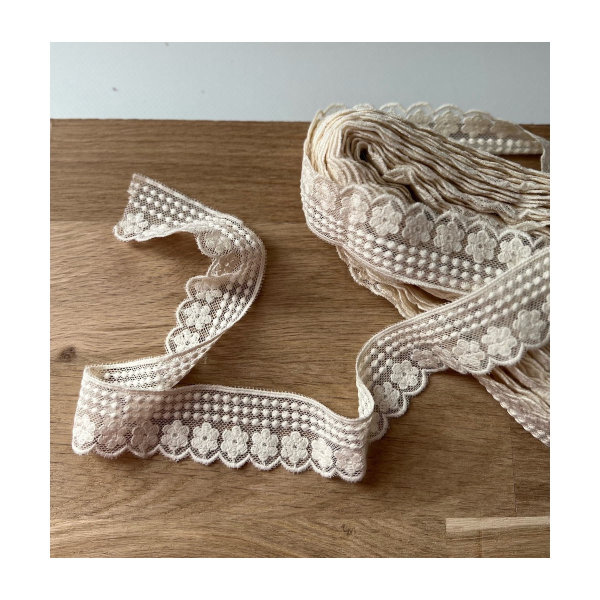 Galon tulle souple écru broderie coton brodé 33mm x 1m Batikou - 3 Galon tulle souple écru broderie coton brodé 33mm x 1m Batikou - 3