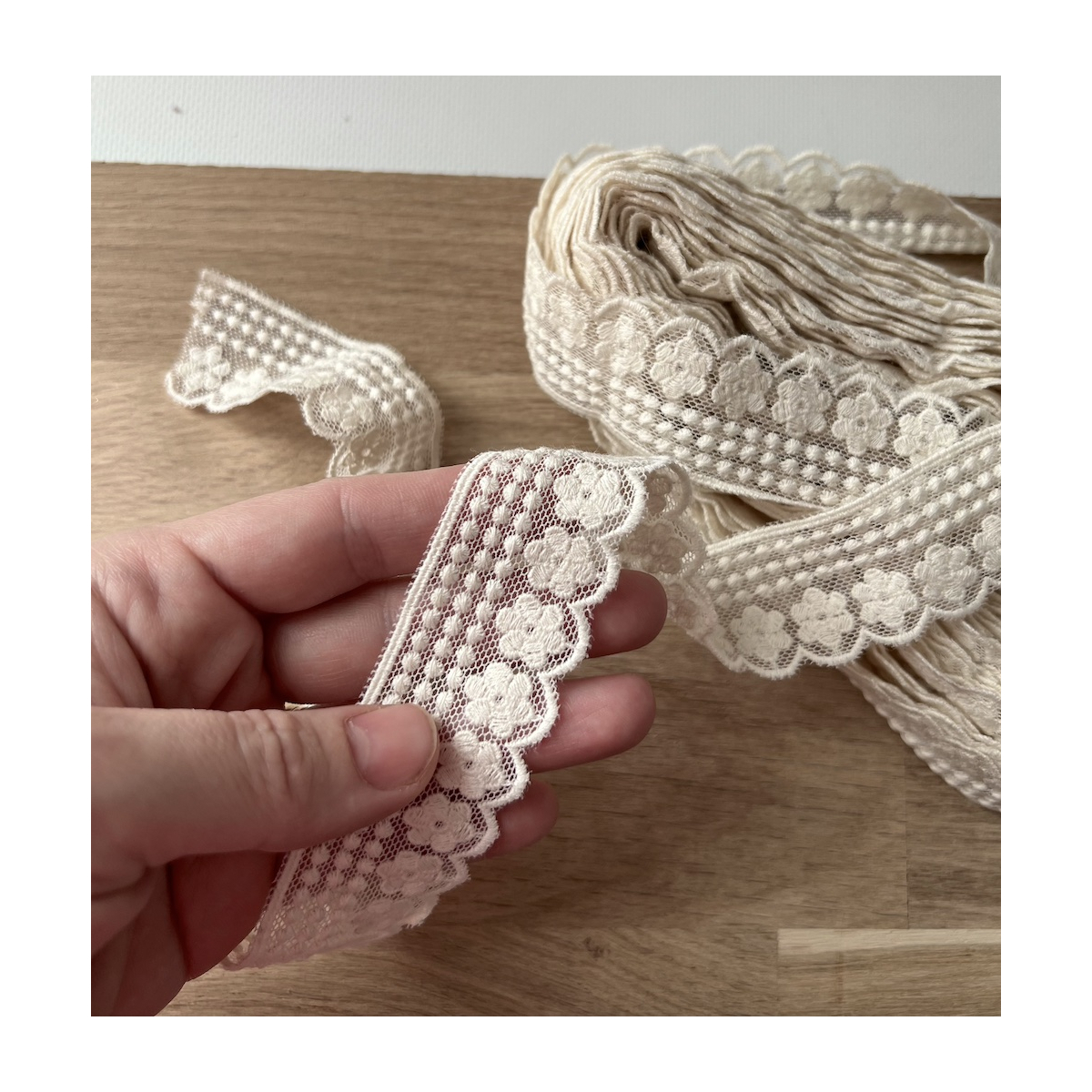 Galon tulle souple écru broderie coton brodé 33mm x 1m Batikou - 5 Galon tulle souple écru broderie coton brodé 33mm x 1m Batikou - 5
