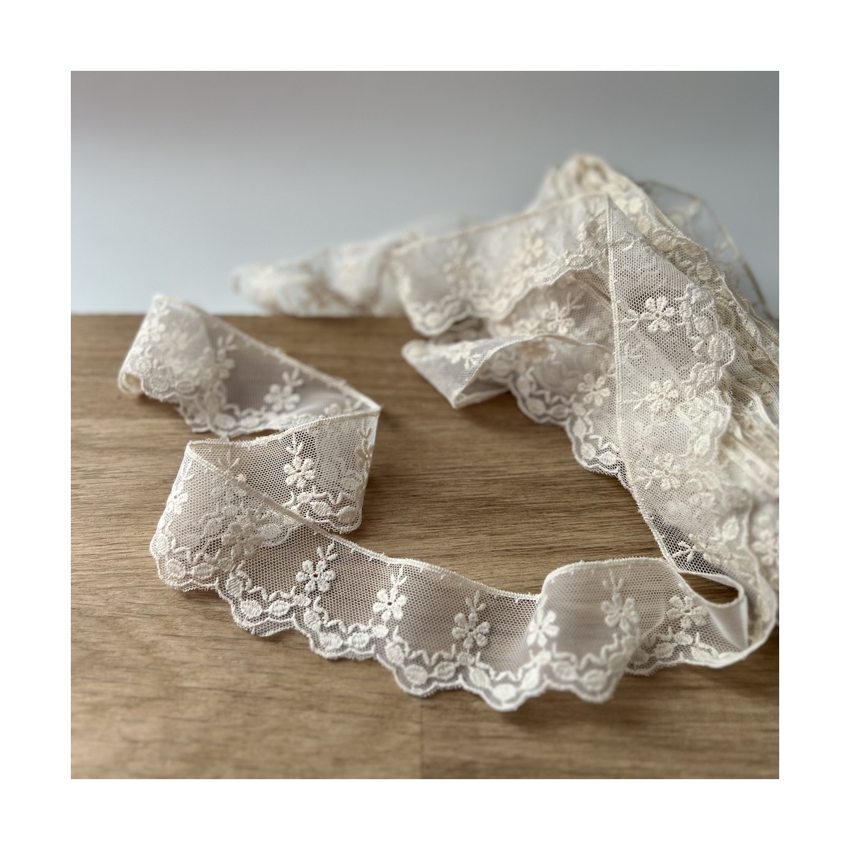 Galon tulle souple crème broderie coton brodé 38mm x 1m Batikou - 1 Galon tulle souple crème broderie coton brodé 38mm x 1m Batikou - 1