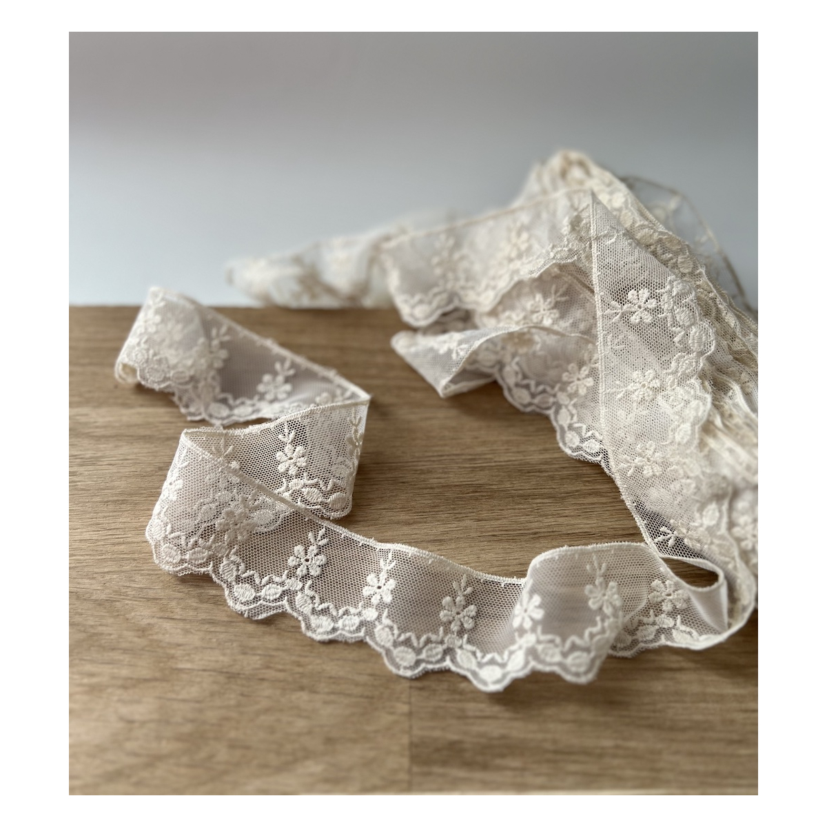 Galon tulle souple crème broderie coton brodé 38mm x 1m Batikou - 4 Galon tulle souple crème broderie coton brodé 38mm x 1m Batikou - 4