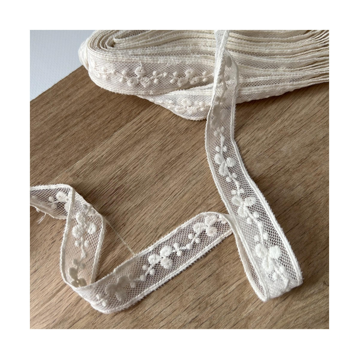 Galon tulle souple crème broderie coton brodé 19mm x 1m Batikou - 1 Galon tulle souple crème broderie coton brodé 19mm x 1m Batikou - 1
