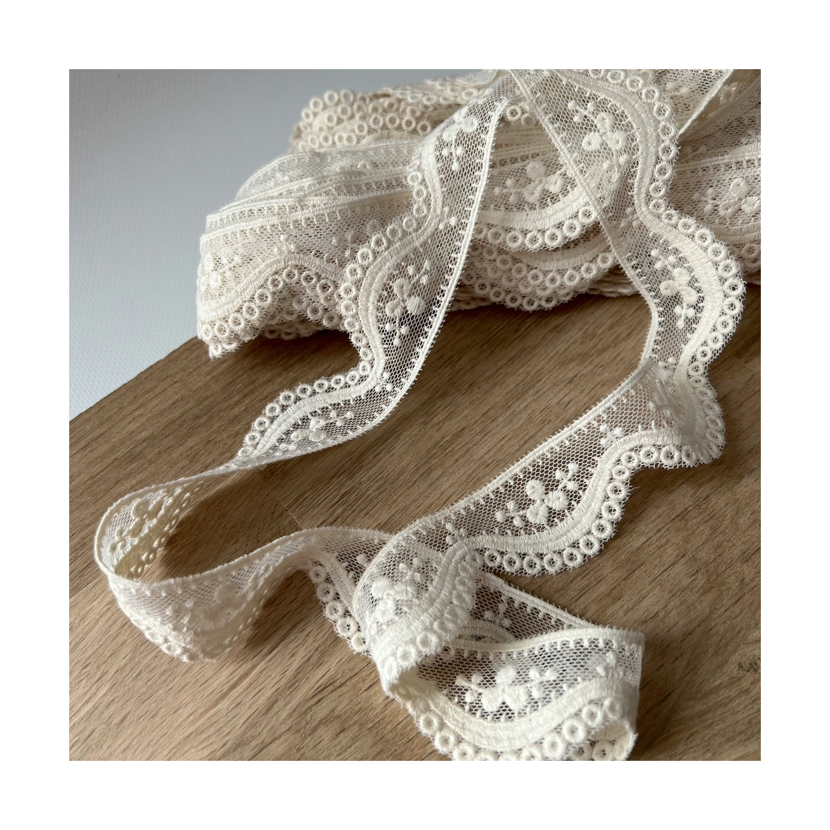 Galon tulle souple crème broderie coton brodé 33mm x 1m Batikou - 1 Galon tulle souple crème broderie coton brodé 33mm x 1m Batikou - 1