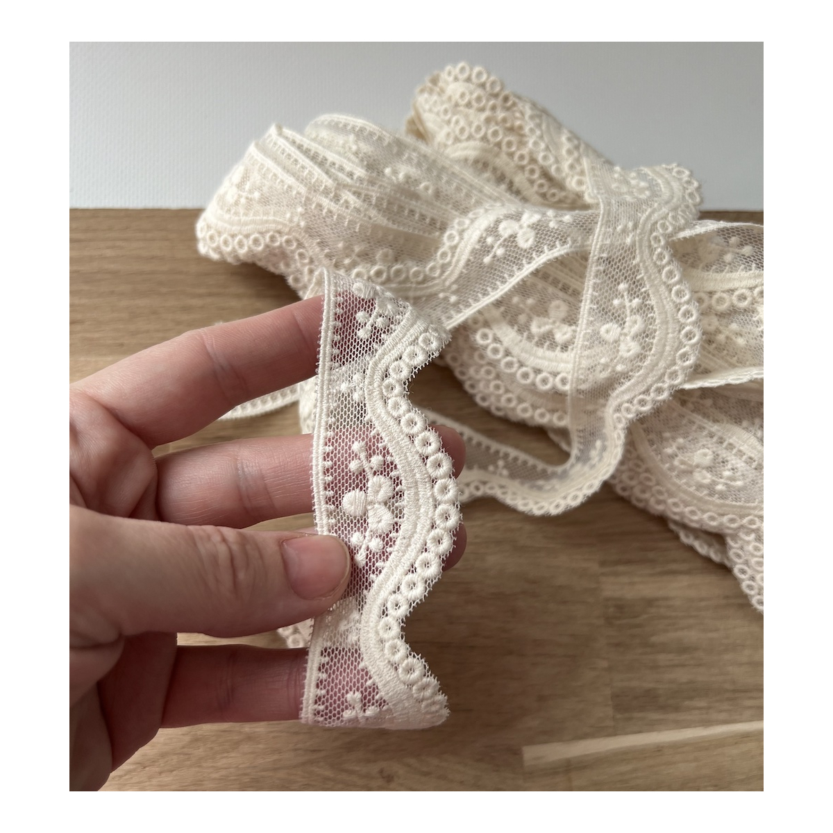 Galon tulle souple crème broderie coton brodé 33mm x 1m Batikou - 3 Galon tulle souple crème broderie coton brodé 33mm x 1m Batikou - 3