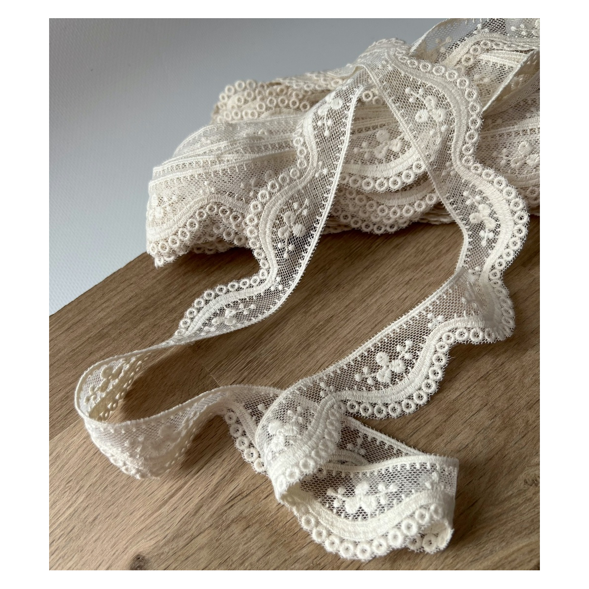 Galon tulle souple crème broderie coton brodé 33mm x 1m Batikou - 4 Galon tulle souple crème broderie coton brodé 33mm x 1m Batikou - 4