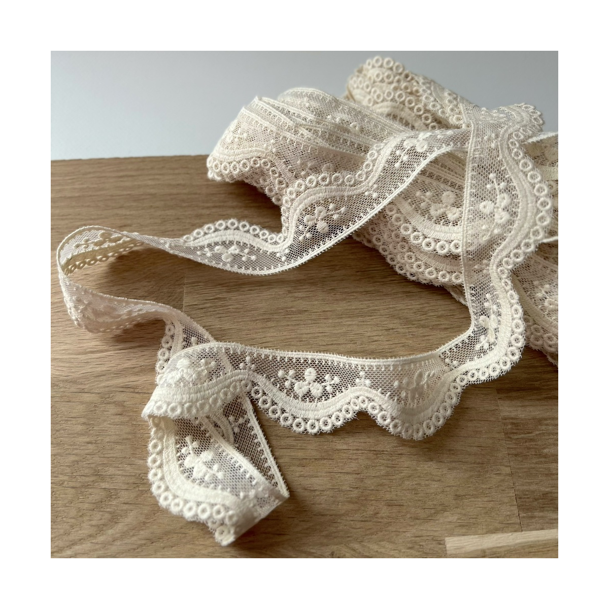 Galon tulle souple crème broderie coton brodé 33mm x 1m Batikou - 6 Galon tulle souple crème broderie coton brodé 33mm x 1m Batikou - 6