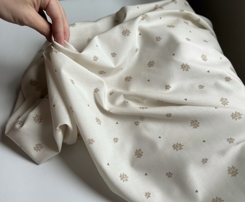 Marcel - Batiste de coton BIO Silkyne imprimé exclusif fond beige Tissus issus de l'agriculture biologique  - 3