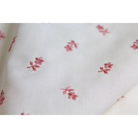 Tissu coton organique broderies fleurs rose Tissu coton organique broderies fleurs rose