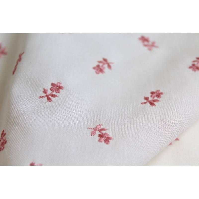 Tissu coton organique broderies fleurs rose