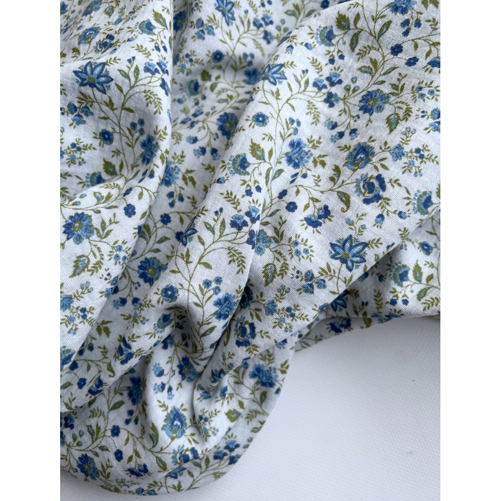 Jaya - Double gaze de coton coloris fond bleu imprimé fleuri Tissus issus de l'agriculture biologique  - 2