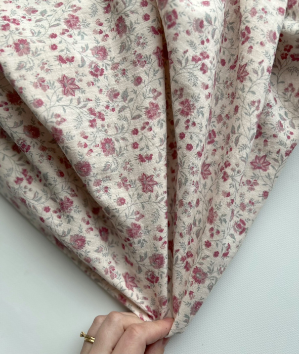 Jaya - Double gaze de coton coloris fond rose poudré imprimé fleuri Tissus issus de l'agriculture biologique  - 3