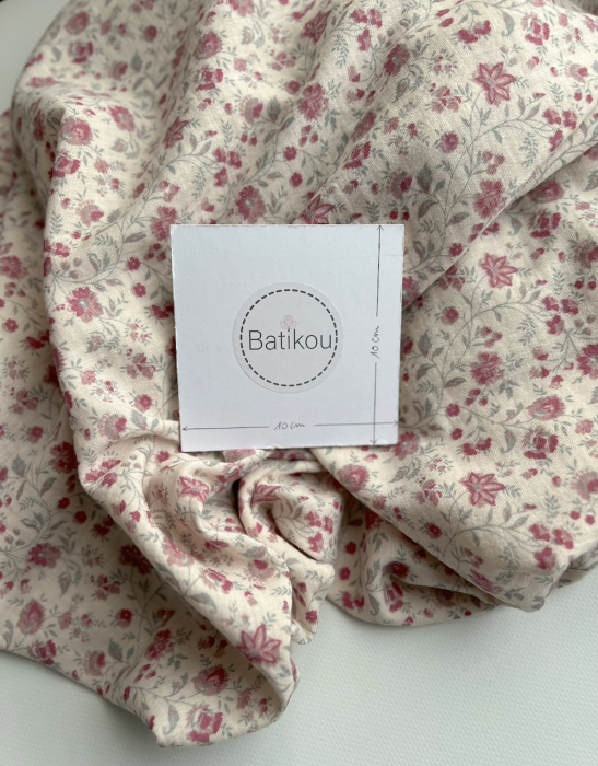 Jaya - Double gaze de coton coloris fond rose poudré imprimé fleuri Tissus issus de l'agriculture biologique  - 5