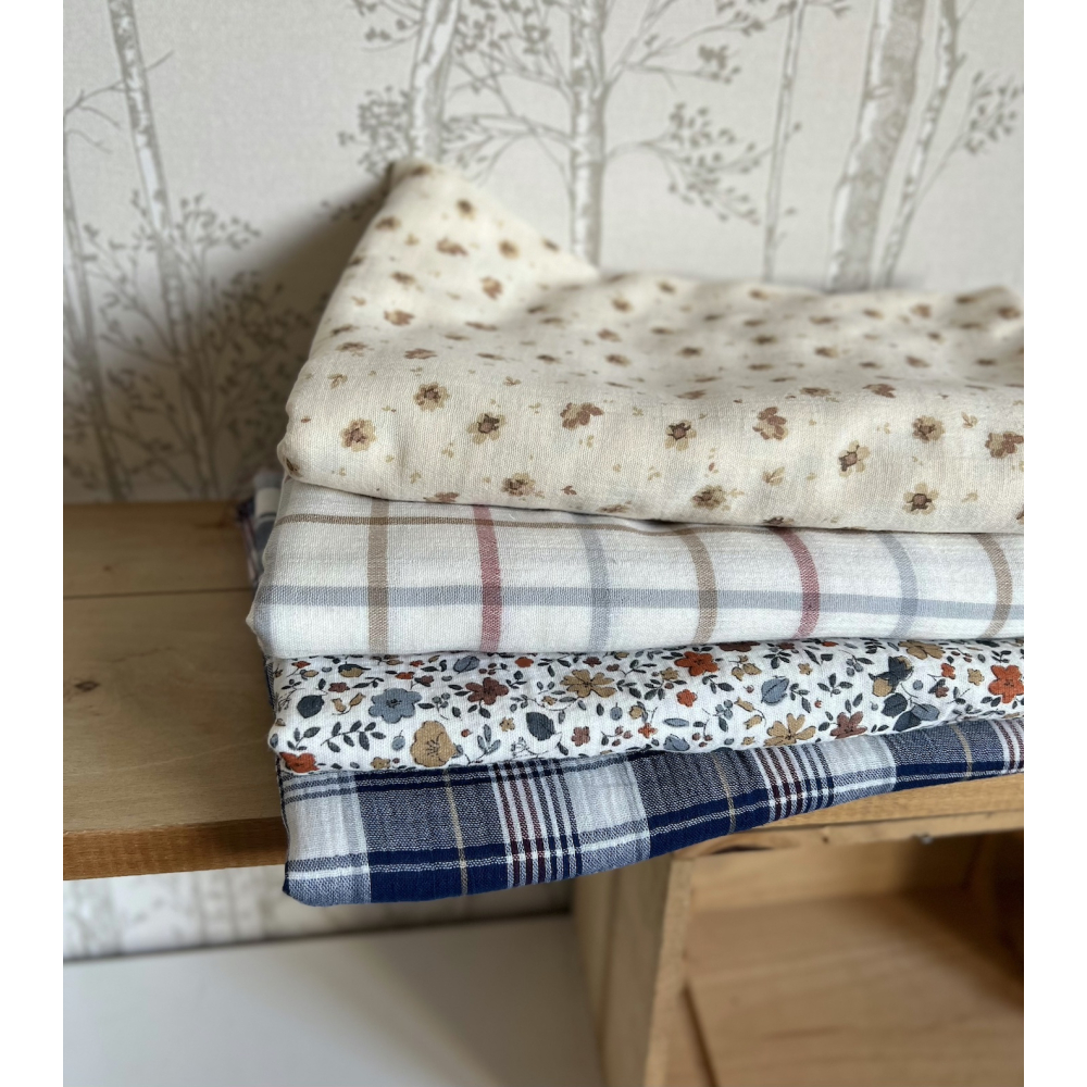 Lou - Double gaze de coton coloris fond écru imprimé taupe / beige Tissus issus de l'agriculture biologique  - 6