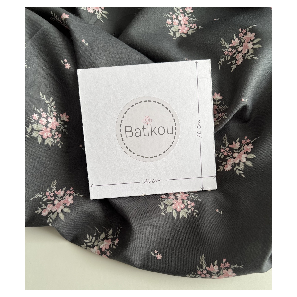 Estelle - Batiste de coton Silkyne BIO imprimé exclusif Anthracite/rose Batikou - 5 Estelle - Batiste de coton Silkyne BIO imprimé exclusif Anthracite/rose Batikou - 5