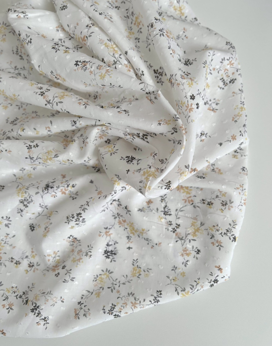 Coline - Plumetis de coton parme imprimé fleuri gris moutarde Tissus issus de l'agriculture biologique  - 4