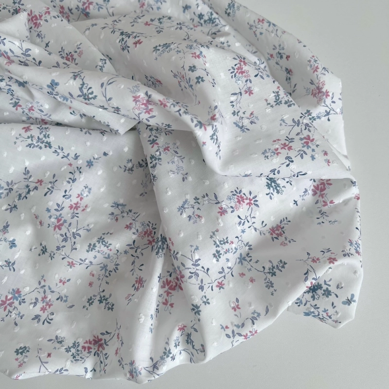 Coline - Plumetis de coton parme imprimé fleuri bleu et rose Qualité Oeko-tex - 1