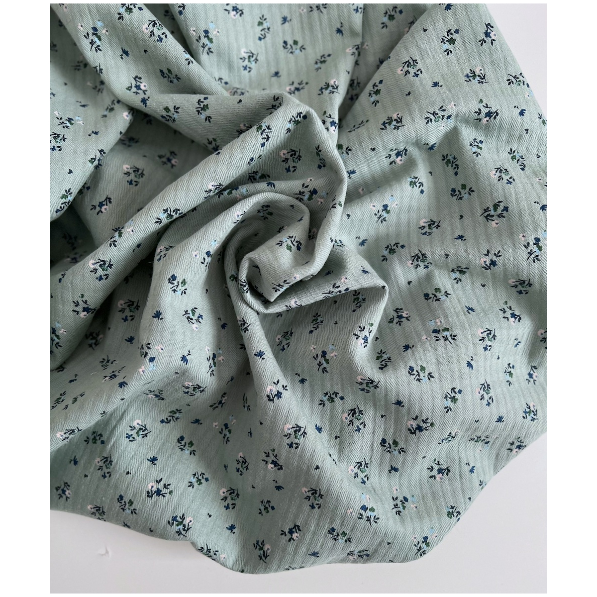 Margot - Seersucker / Coton gaufré doux vert menthe motif fleuri Batikou - 5 Margot - Seersucker / Coton gaufré doux vert menthe motif fleuri Batikou - 5