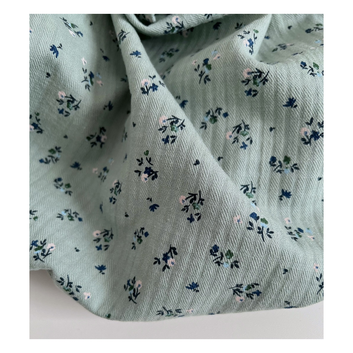 Margot - Seersucker / Coton gaufré doux vert menthe motif fleuri Batikou - 6 Margot - Seersucker / Coton gaufré doux vert menthe motif fleuri Batikou - 6