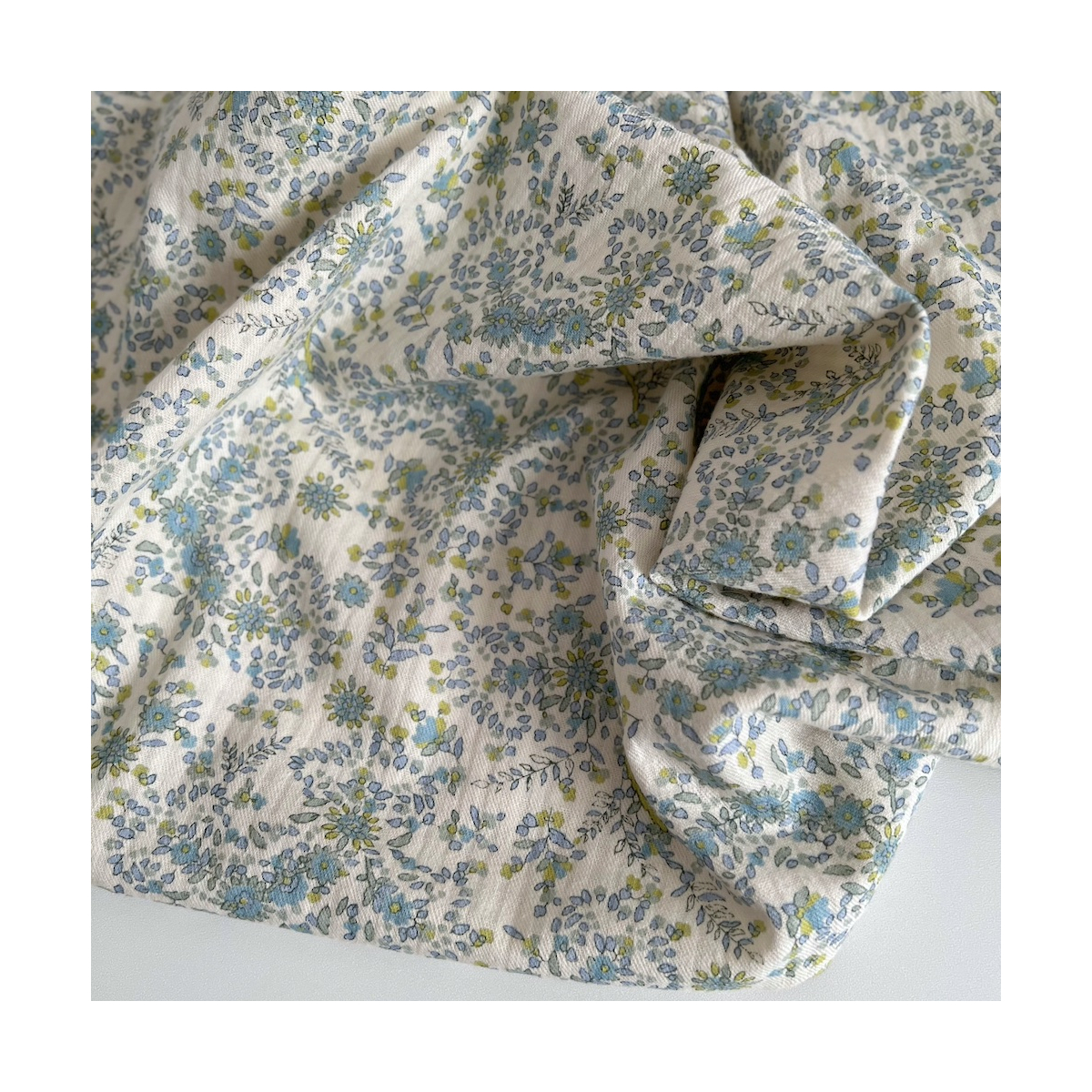Lucia - Seersucker / Coton gaufré doux motif fleuri Batikou - 1 Lucia - Seersucker / Coton gaufré doux motif fleuri Batikou - 1