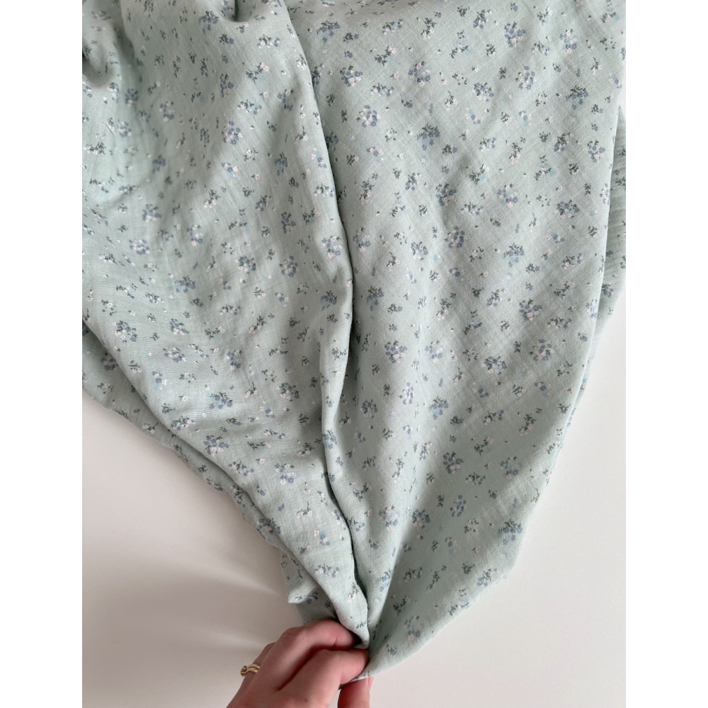 Margot - Double gaze de coton coloris fond vert pastel imprimé fleuri Tissus issus de l'agriculture biologique  - 5