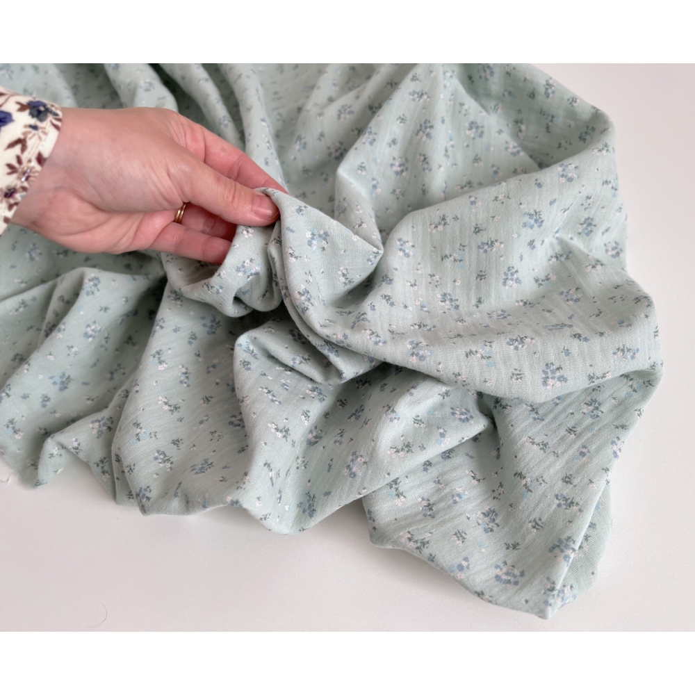 Margot - Double gaze de coton coloris fond vert pastel imprimé fleuri Tissus issus de l'agriculture biologique  - 6