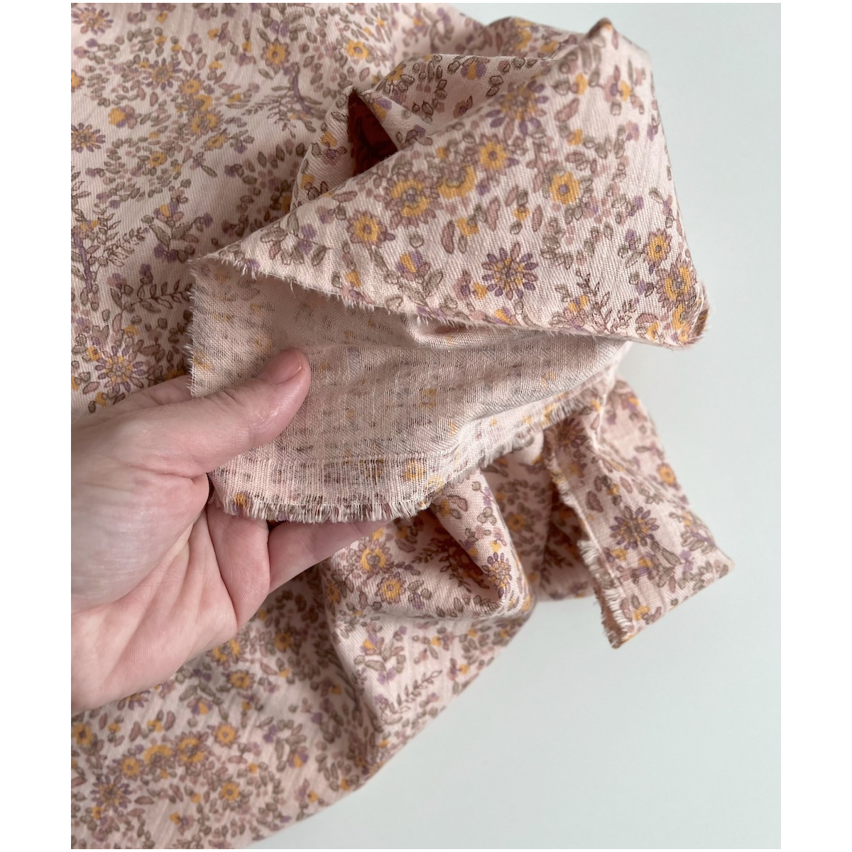 Lucia - Seersucker / Coton gaufré doux motif fleuri rose Batikou - 2 Lucia - Seersucker / Coton gaufré doux motif fleuri rose Batikou - 2