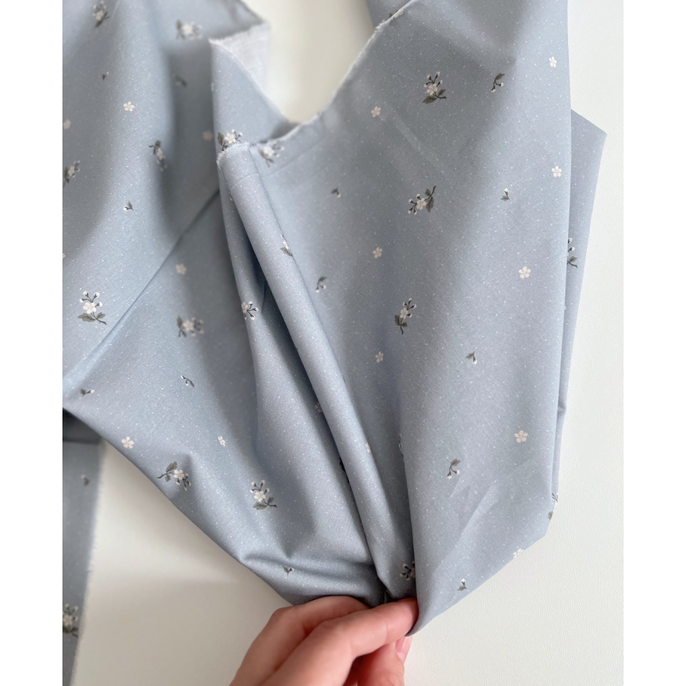 Eglantine - Batiste de coton BIO imprimé exclusif Eglantine Bleu de gris / SILKYNE Batikou - 4