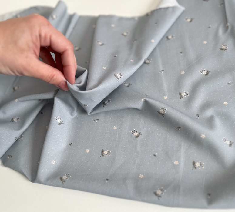 Eglantine - Batiste de coton BIO imprimé exclusif Eglantine Bleu de gris / SILKYNE Batikou - 5