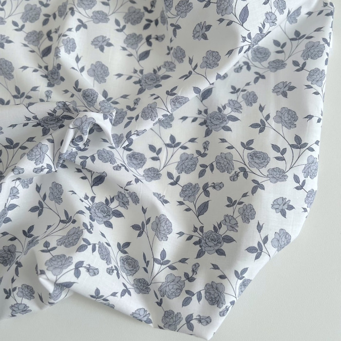 Josette - Batiste de coton BIO imprimé exclusif bleu porcelaine / SILKYNE Batikou - 1