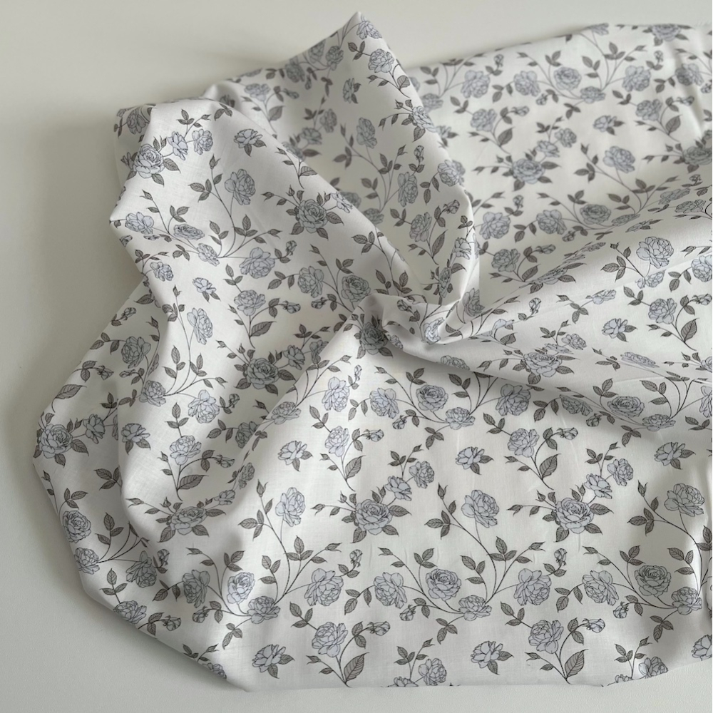 Josette - Batiste de coton BIO imprimé exclusif bleu poudré / SILKYNE Batikou - 5