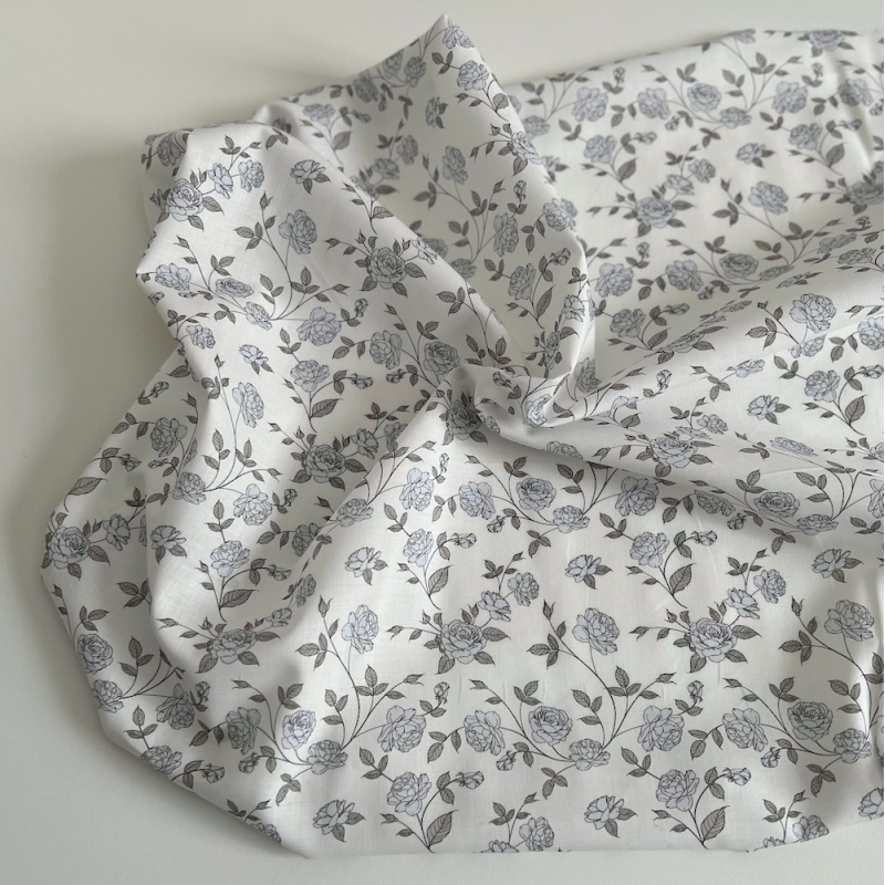 Josette - Batiste de coton BIO imprimé exclusif bleu poudré / SILKYNE Batikou - 5