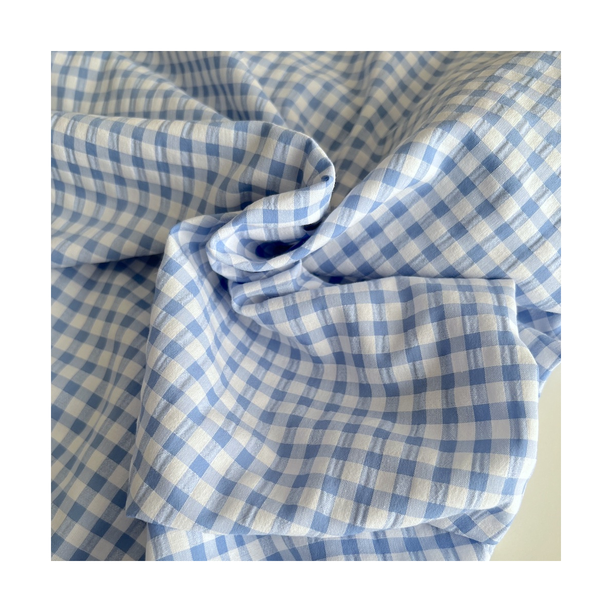 Seersucker / Coton gaufré vichy 6mm bleu lavande / blanc Batikou - 1 Seersucker / Coton gaufré vichy 6mm bleu lavande / blanc Batikou - 1