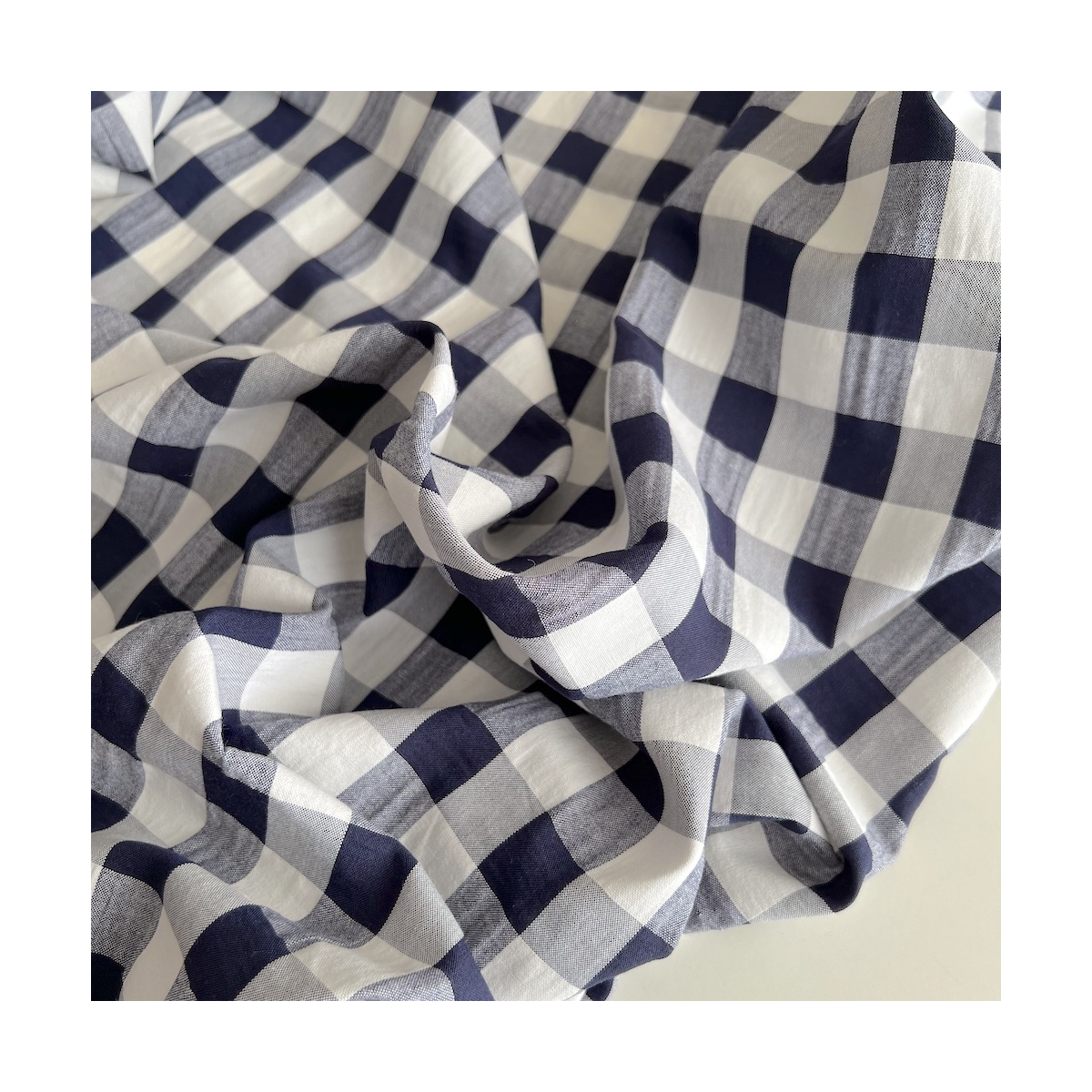 Seersucker / Coton gaufré vichy 20mm bleu marine / blanc Batikou - 1 Seersucker / Coton gaufré vichy 20mm bleu marine / blanc Batikou - 1