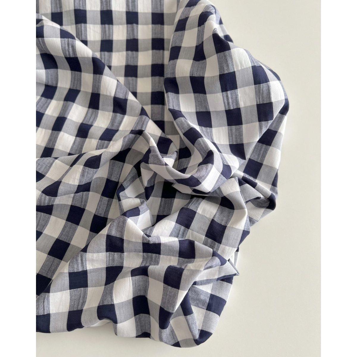 Seersucker / Coton gaufré vichy 20mm bleu marine / blanc Batikou - 5 Seersucker / Coton gaufré vichy 20mm bleu marine / blanc Batikou - 5