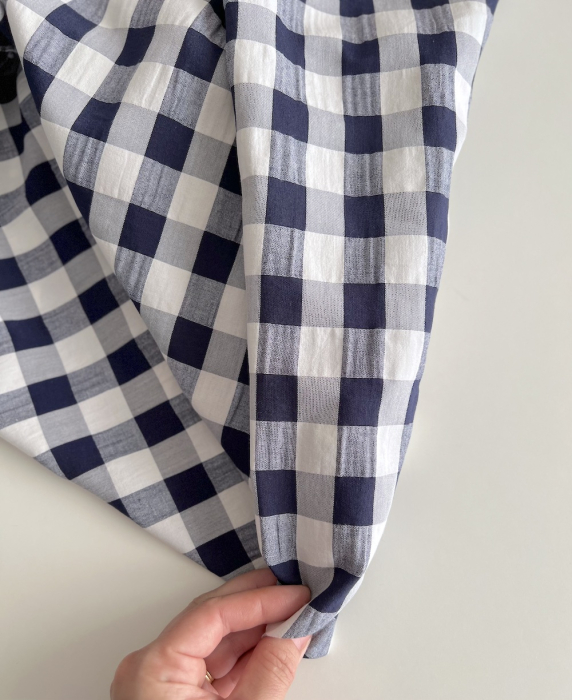 Seersucker / Coton gaufré vichy 20mm bleu marine / blanc Batikou - 6