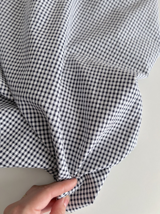 Seersucker / Coton gaufré vichy mini 3mm bleu marine / blanc Batikou - 4