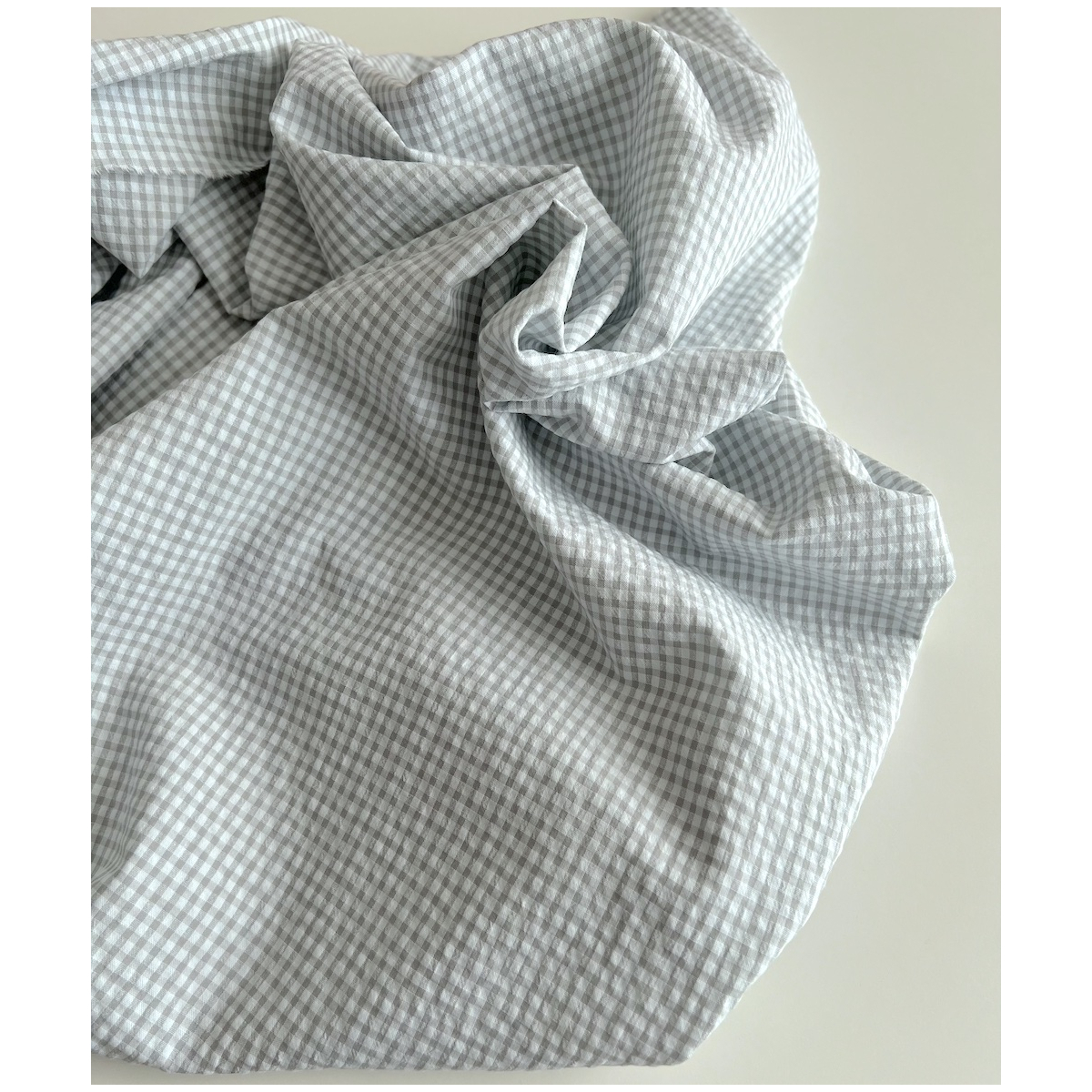 Seersucker / Coton gaufré vichy mini 3mm  gris perle/ blanc Batikou - 8 Seersucker / Coton gaufré vichy mini 3mm  gris perle/ blanc Batikou - 8