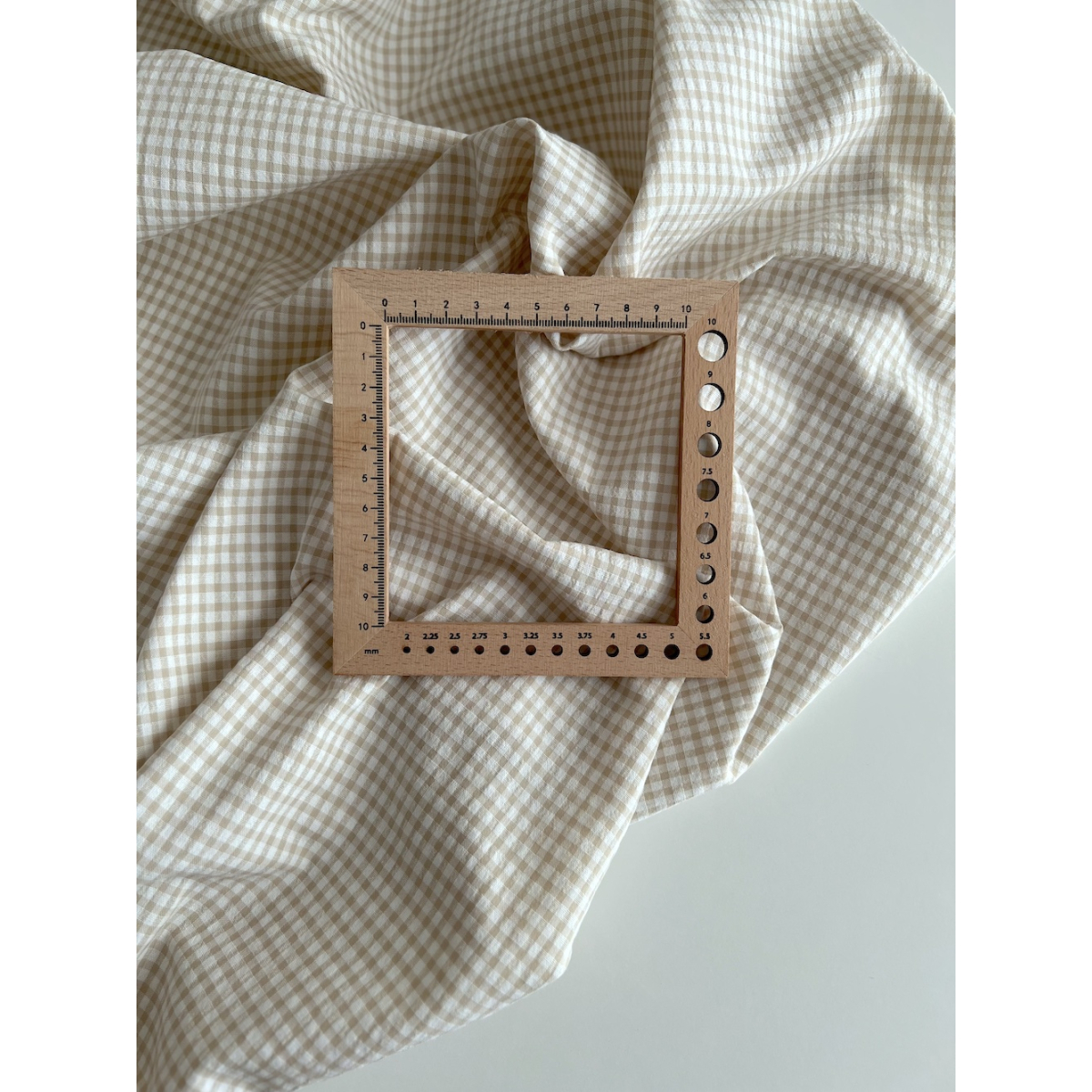 Seersucker / Coton gaufré vichy mini 3mm biscuit / blanc Batikou - 3