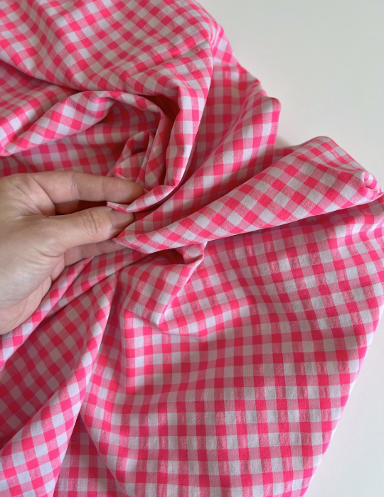 Seersucker / Coton gaufré vichy moyen 6mm rose fluo Batikou - 2