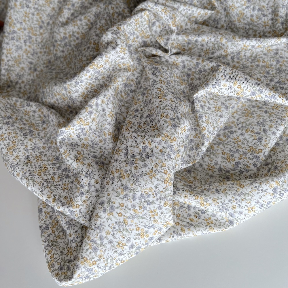 Camille - Tissu sergé / twill de coton organique imprimé fond écru Tissus issus de l'agriculture biologique  - 1