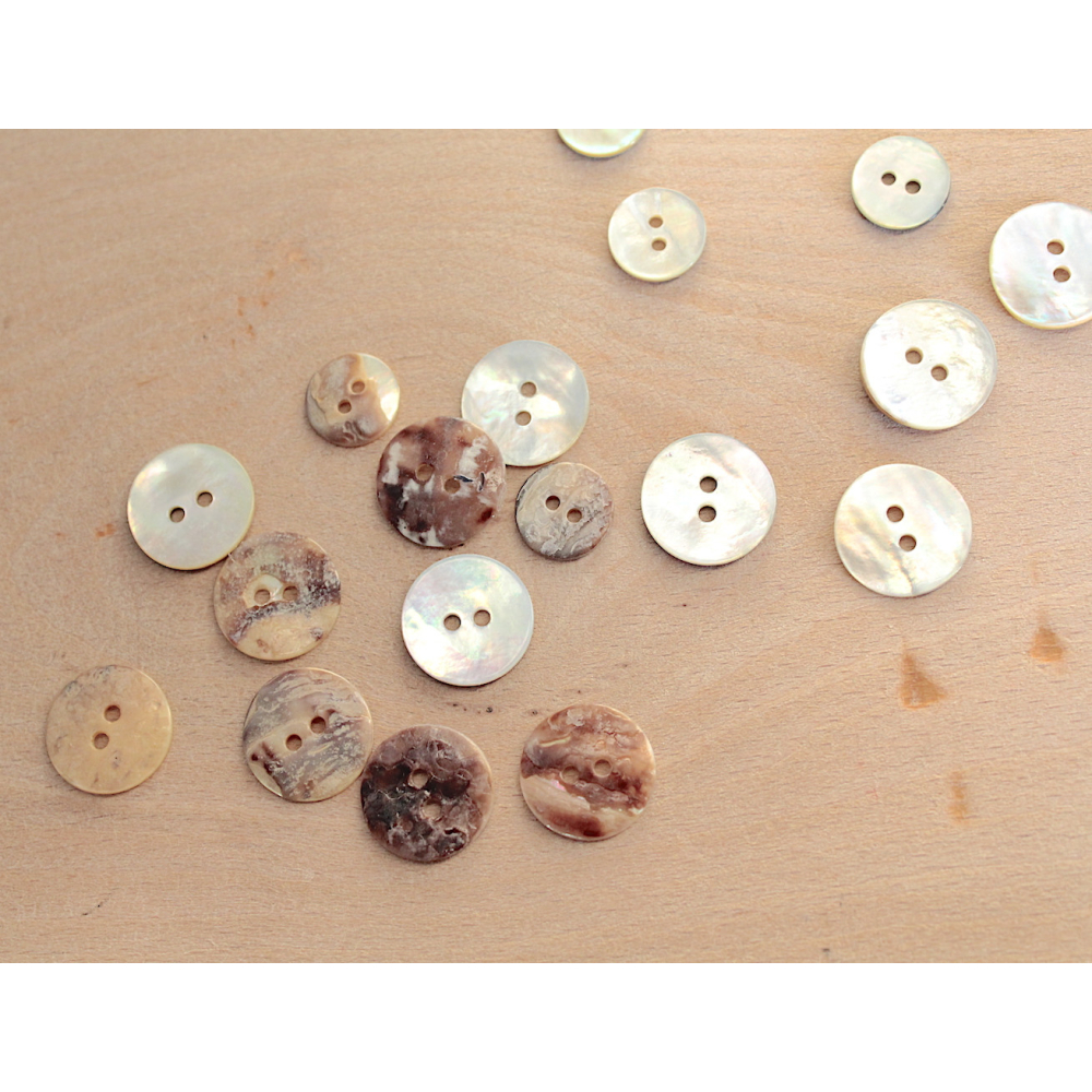 Bouton de nacre naturelle
