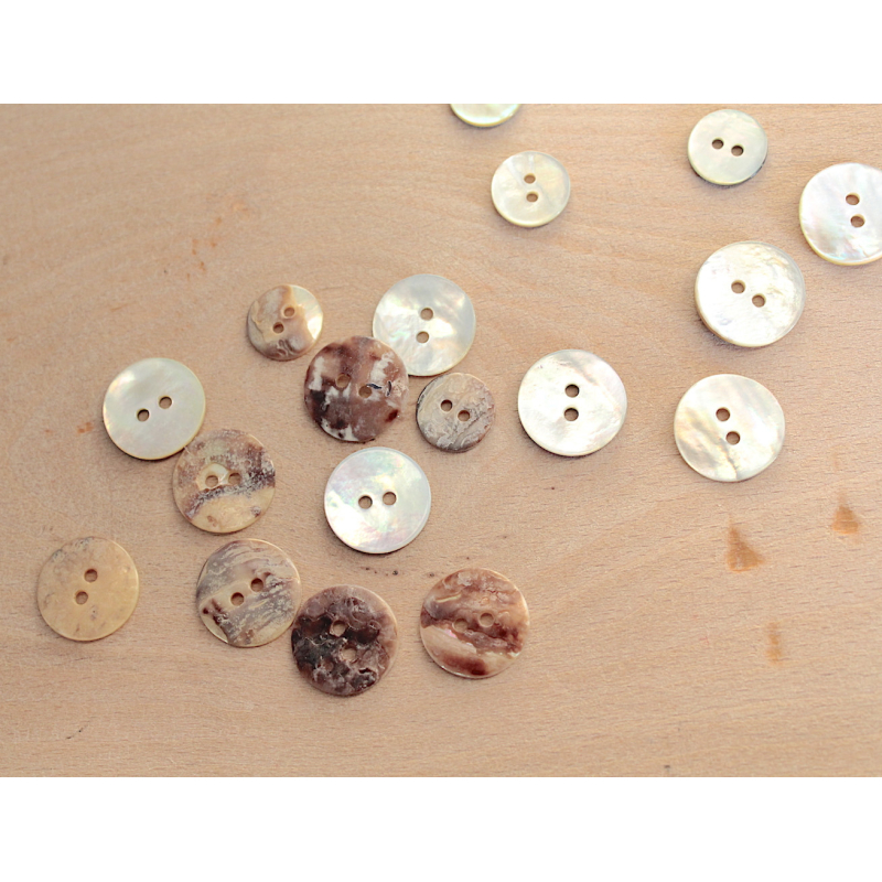 Bouton de nacre naturelle