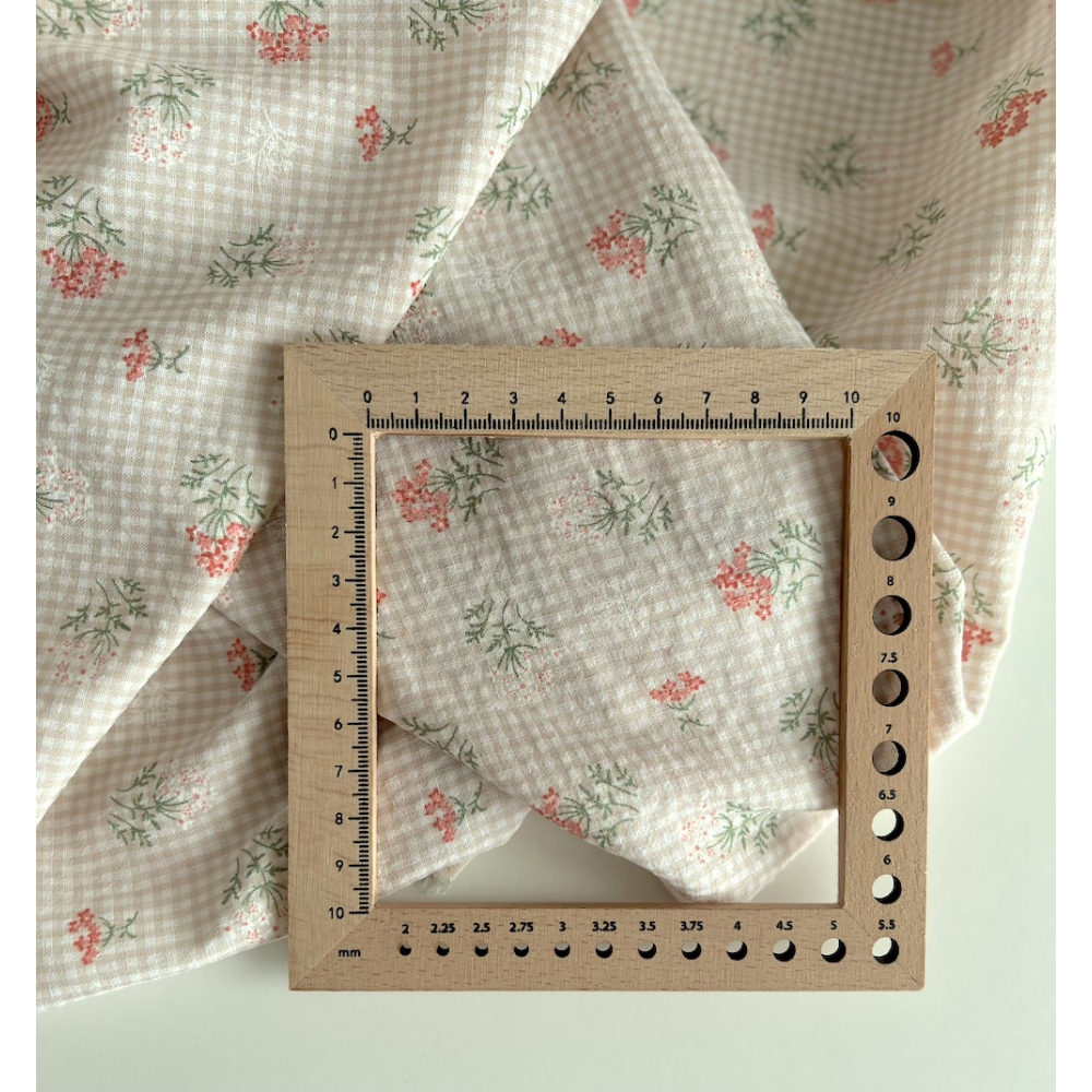 Seersucker / Coton gaufré vichy mini 2mm beige à motif fleuri Batikou - 2