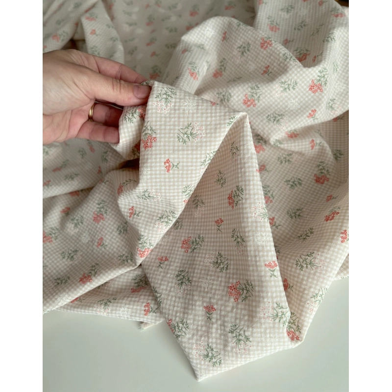 Seersucker / Coton gaufré vichy mini 2mm beige à motif fleuri Batikou - 4