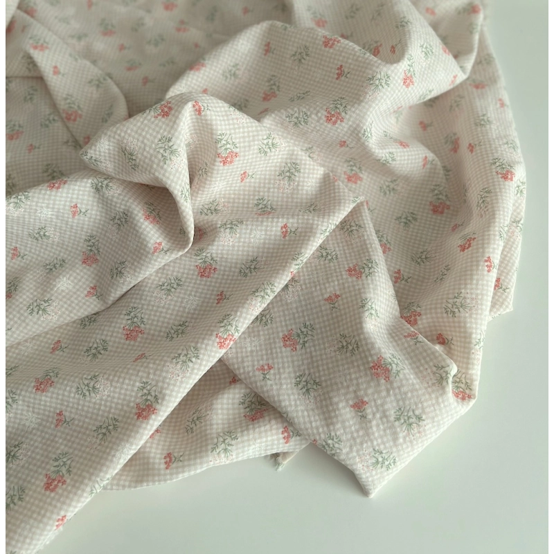 Seersucker / Coton gaufré vichy mini 2mm beige à motif fleuri Batikou - 7