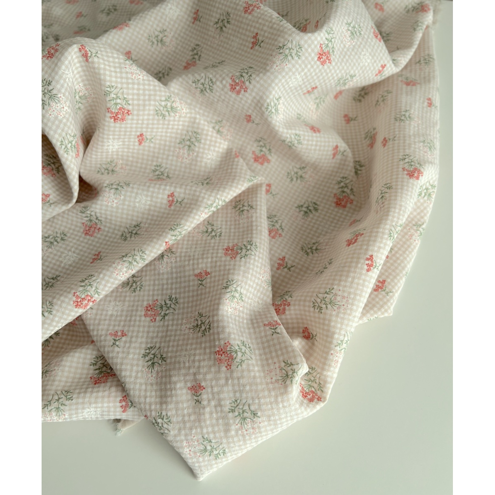 Seersucker / Coton gaufré vichy mini 2mm beige à motif fleuri Batikou - 8