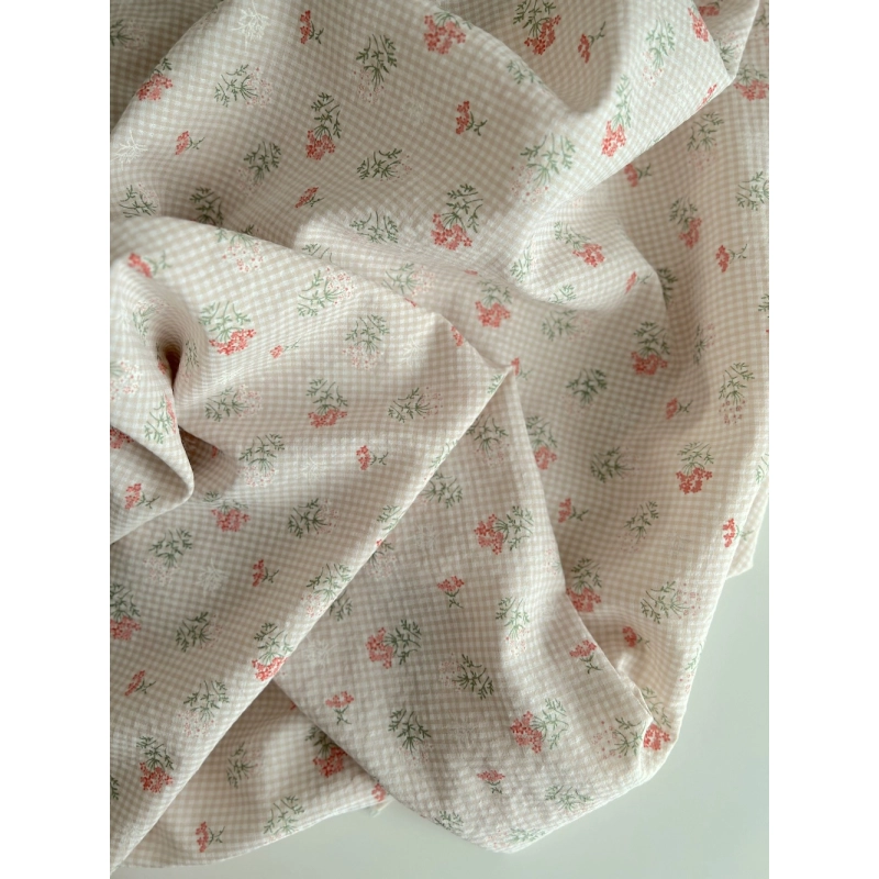 Seersucker / Coton gaufré vichy mini 2mm beige à motif fleuri Batikou - 10