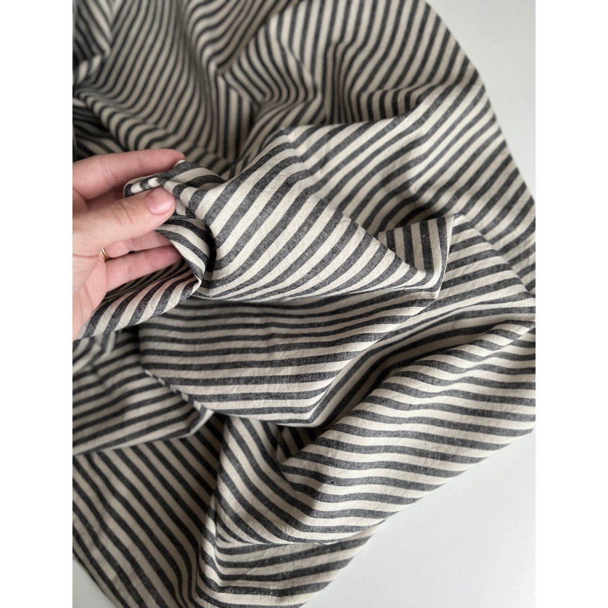 Lin et coton à rayures tissées noir et grège Qualité Oeko-tex - 8 Lin et coton à rayures tissées noir et grège Qualité Oeko-tex - 8