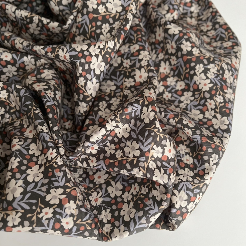 Tissu sergé / twill de coton organique imprimé fond ébène Tissus issus de l'agriculture biologique  - 1