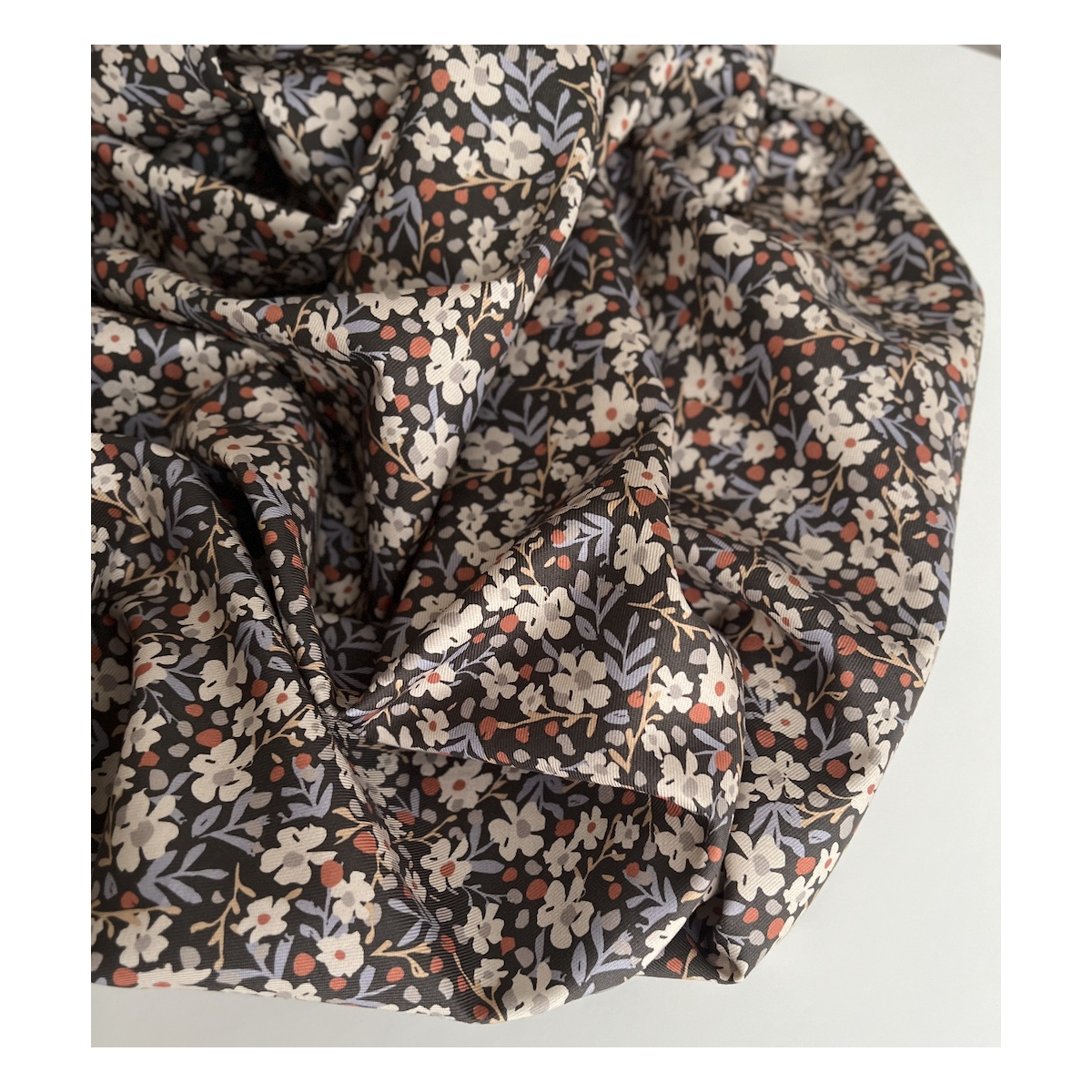 Tissu sergé / twill de coton organique imprimé fond ébène Tissus issus de l'agriculture biologique  - 3